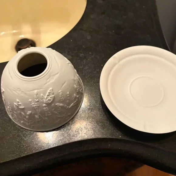 Butterfly and Floral Ceramic Candle Holder - Picture 3 of 3